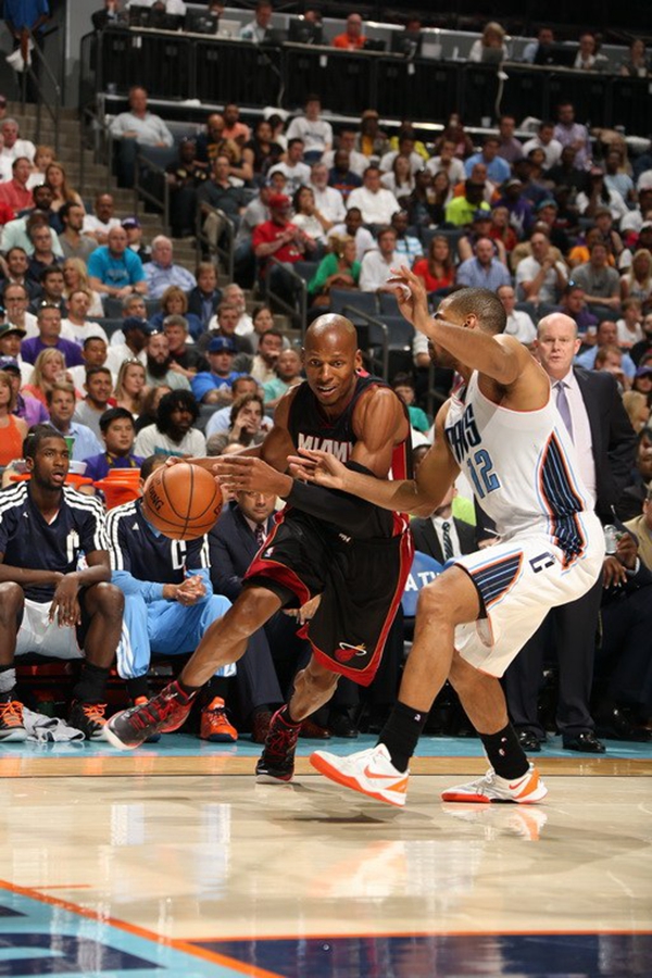 他们通过紧 他们通过紧